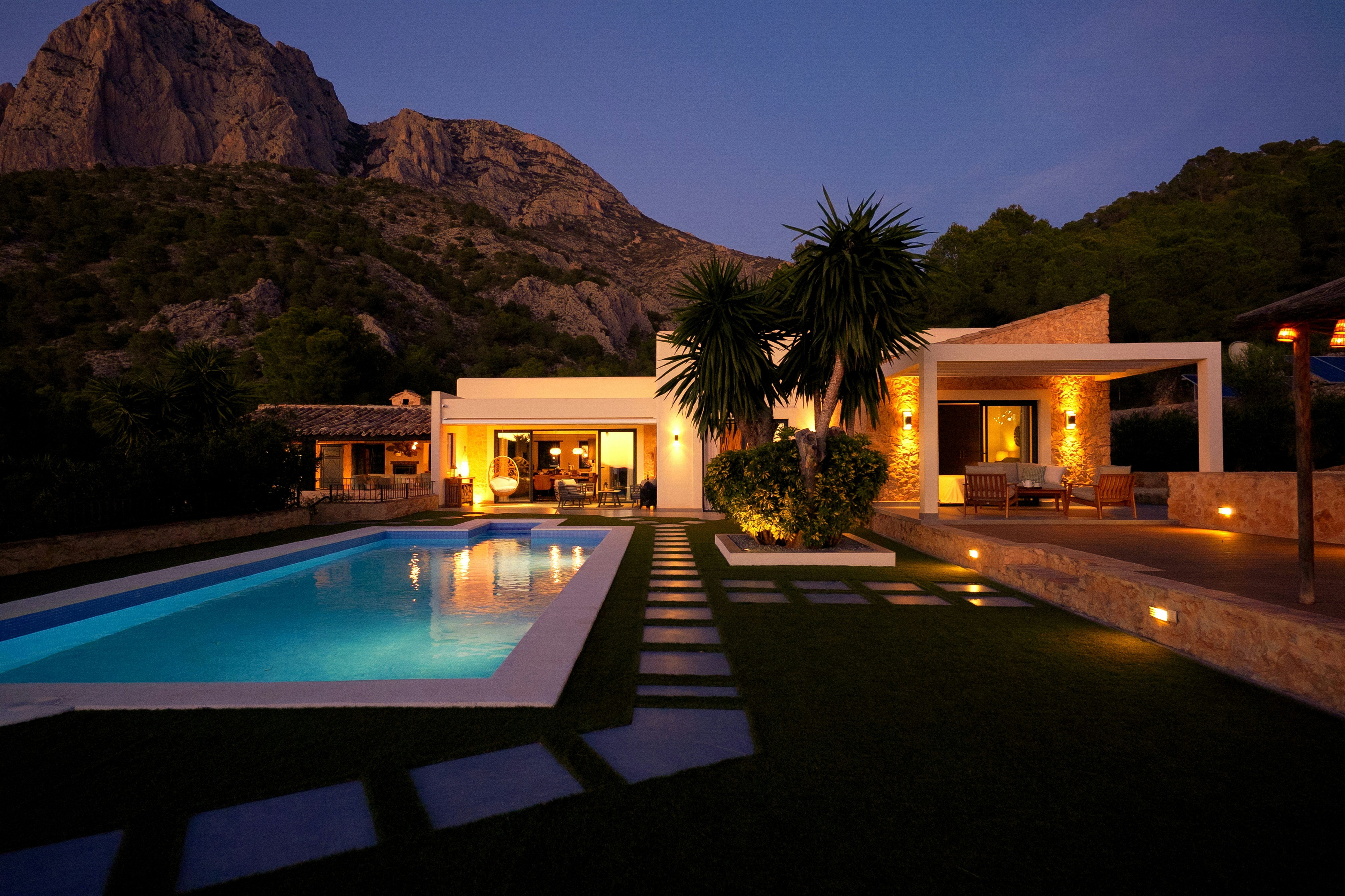 Villa night lighting